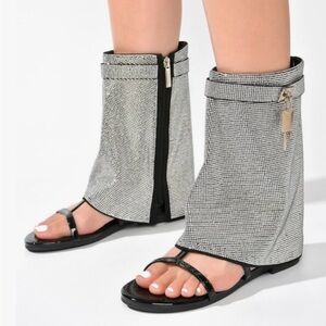 CAPE ROBBIN Carami Round Toe Fold Over Shiloha Rhinestone Flat Sandals ~ Black